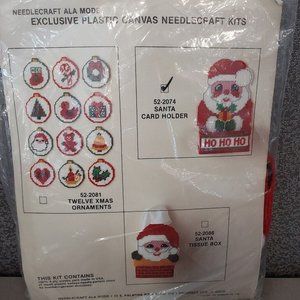 VTG NEEDLECRAFT ALA MODE PLASTIC CANVAS NEEDLECRAFT KIT SANTA CARD HOLDER